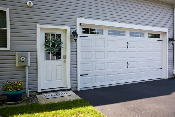 24/7 Emergency Garage Door Panel Replacement experts in Shields, MI